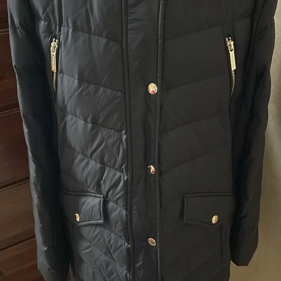 Michael Kors Black Quilted Puffer Coat with Fur Trim. - Picture 3 of 10